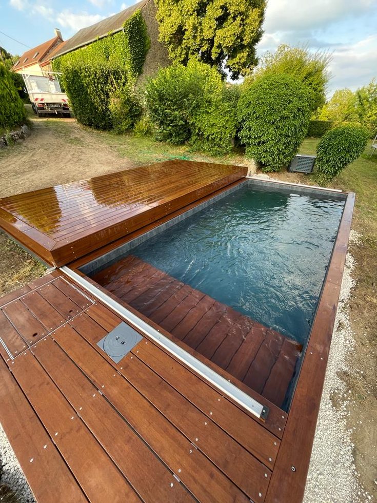 Piscine container réalisée par notre atelier : moins de 10 m²