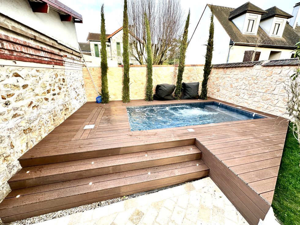 Piscine container réalisée par notre atelier : moins de 10 m²